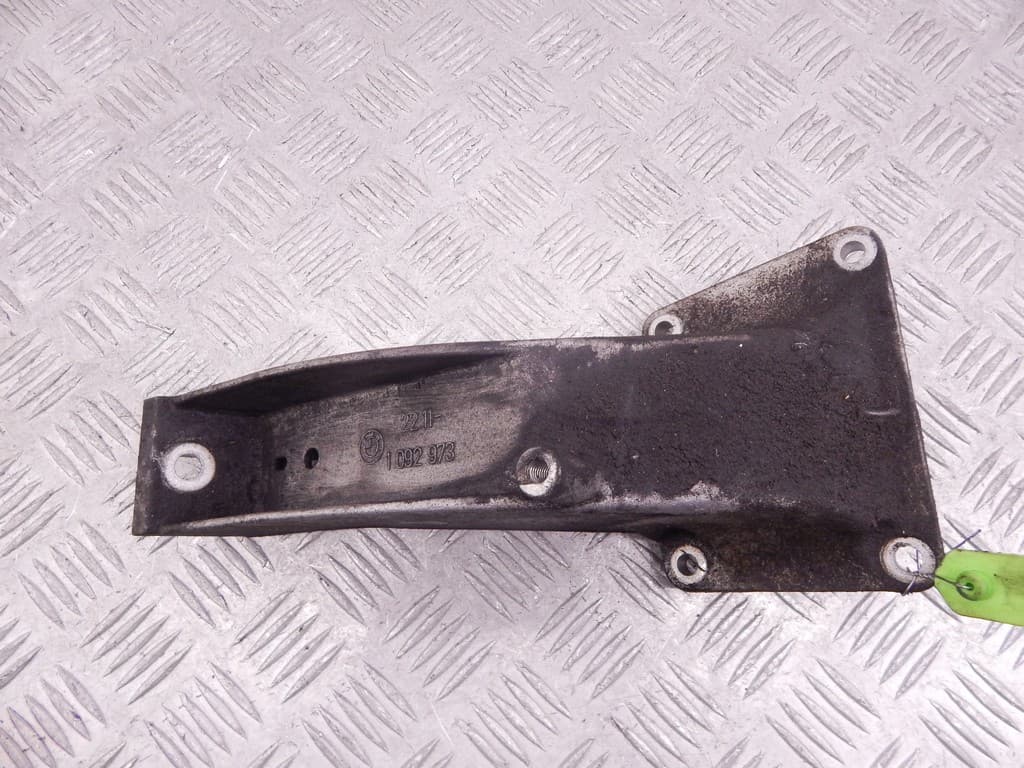 Кронштейн двигателя к BMW 5 E39 (95-00)
