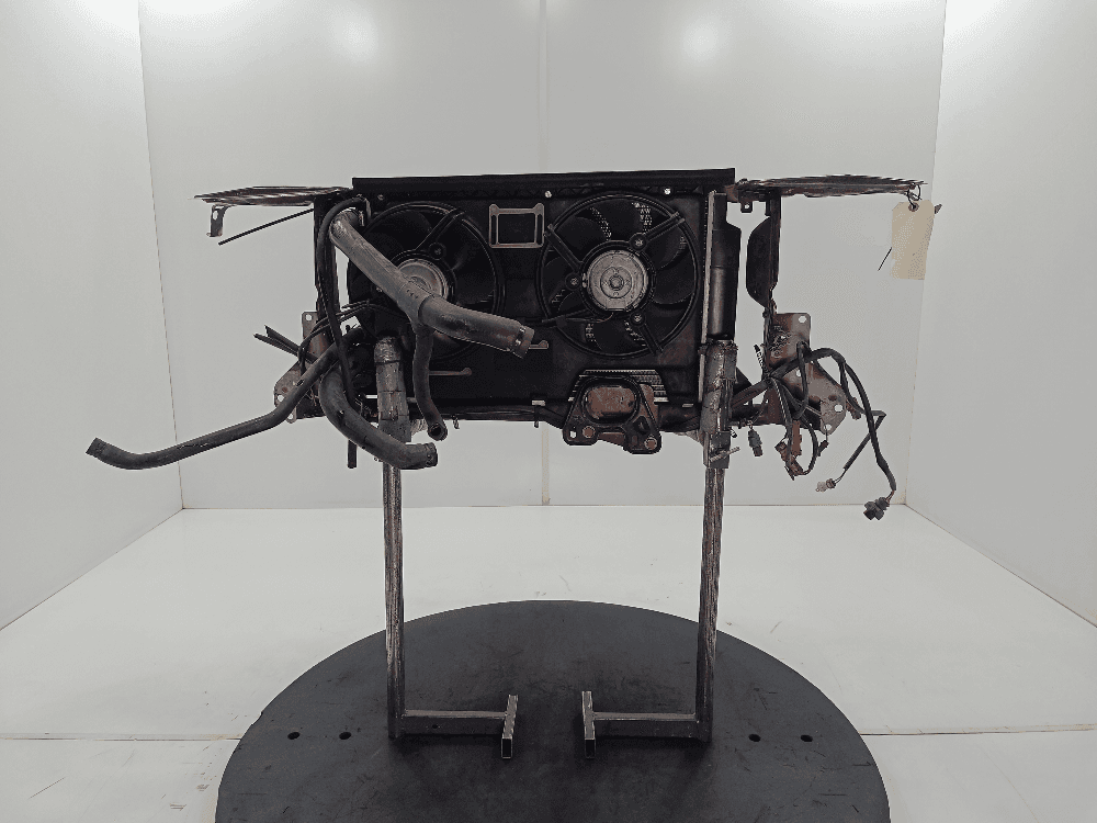 Передняя панель крепления облицовки (телевизор) к Audi 80 B4 (91-96)