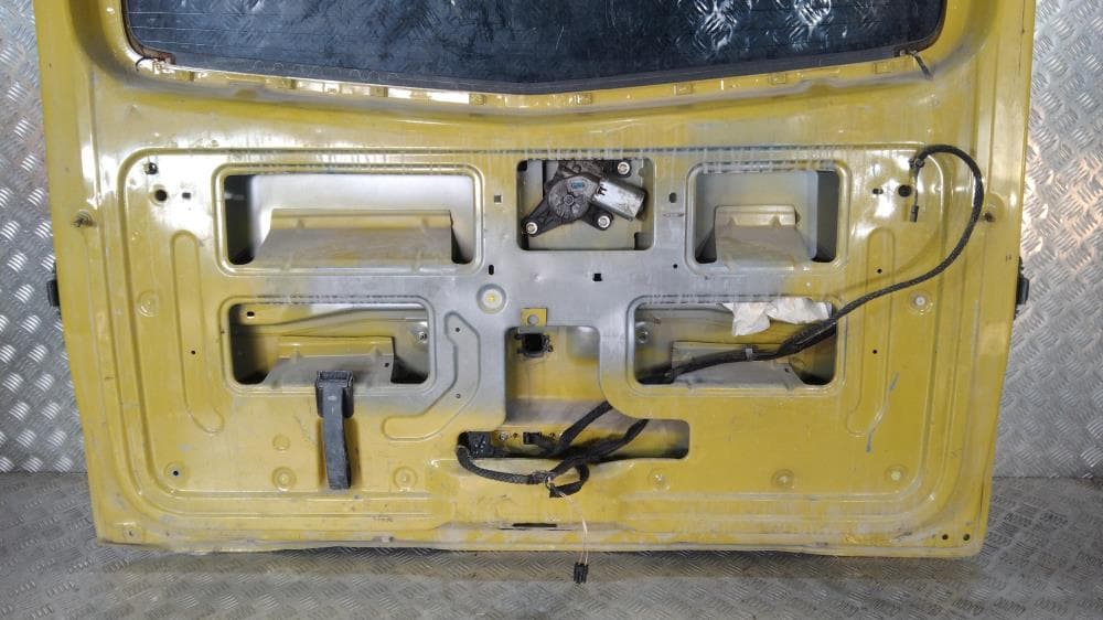 Крышка багажника (дверь 3-5) к Nissan  Primastar (02-06)