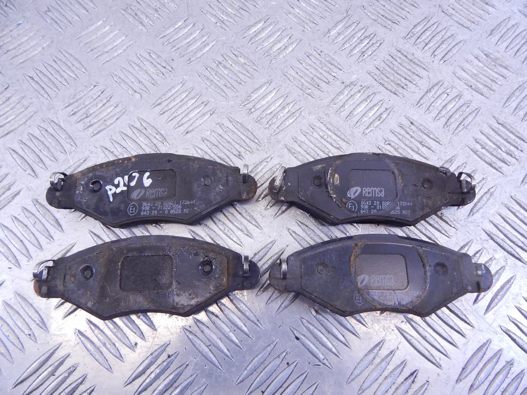 Тормозные колодки передние к Peugeot 206 1 (98-03)