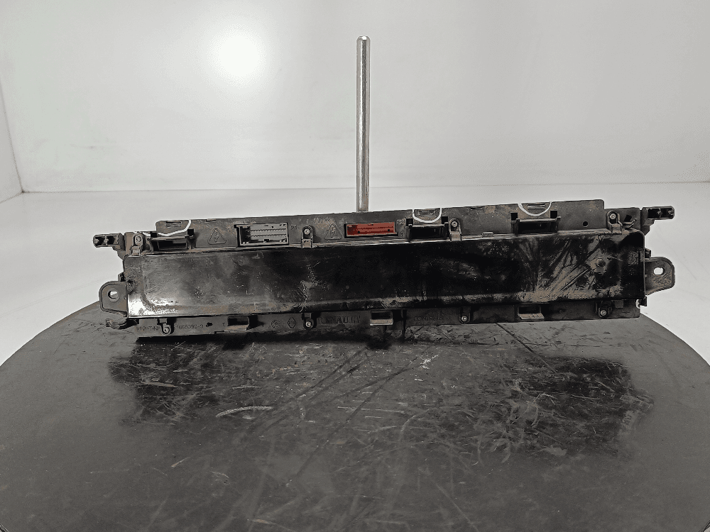 Щиток приборов (приборная панель) к Renault Scenic 2 (03-06)