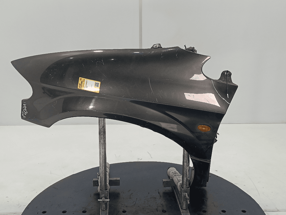 Крыло переднее левое к Chrysler Voyager 4 (01-04)