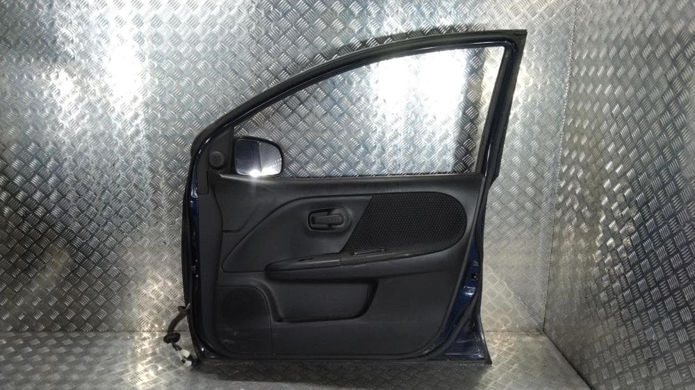 Дверь передняя правая к Nissan  Note E11 (05-09)
