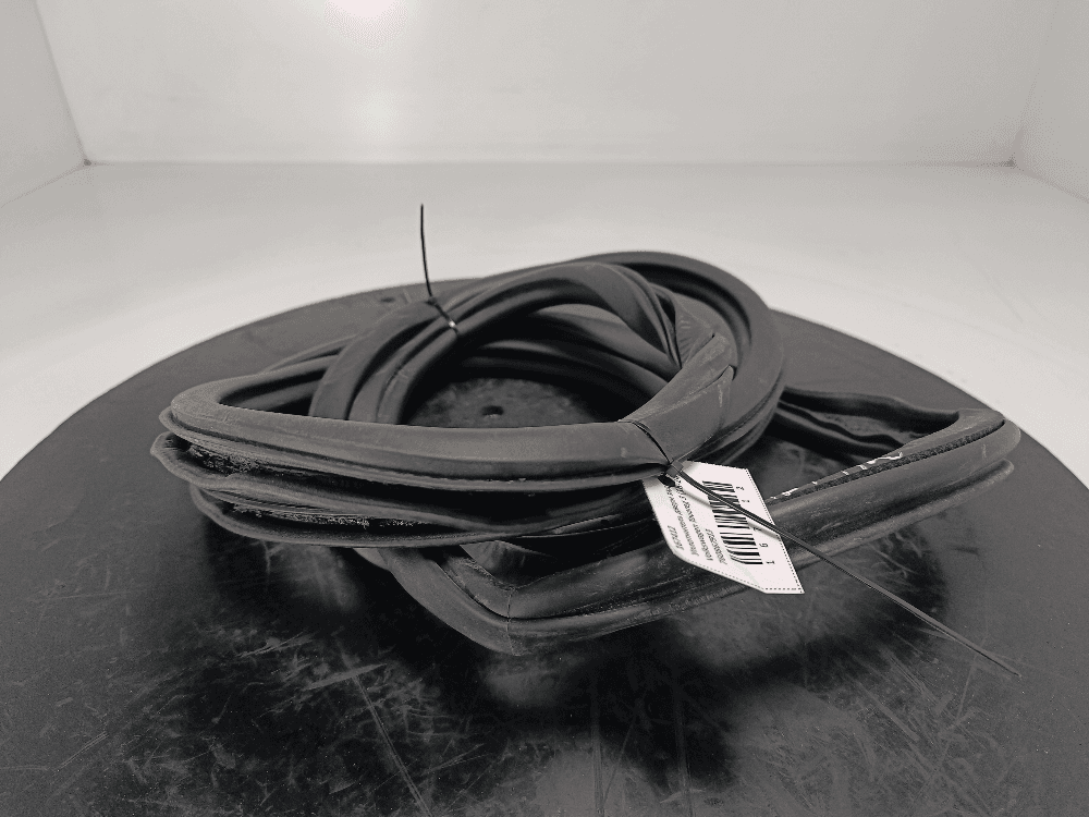 Уплотнитель двери задней правой к Volkswagen Touareg 3 (18-24)