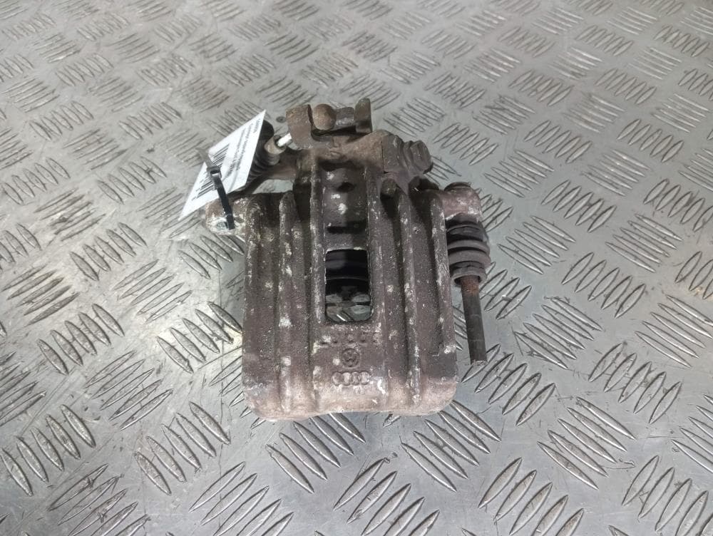 Суппорт задний правый к Volkswagen Golf 4 (97-06)