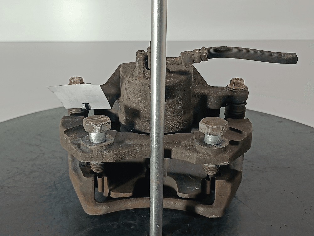 Суппорт передний правый к Nissan  Primera P12 (02-08)