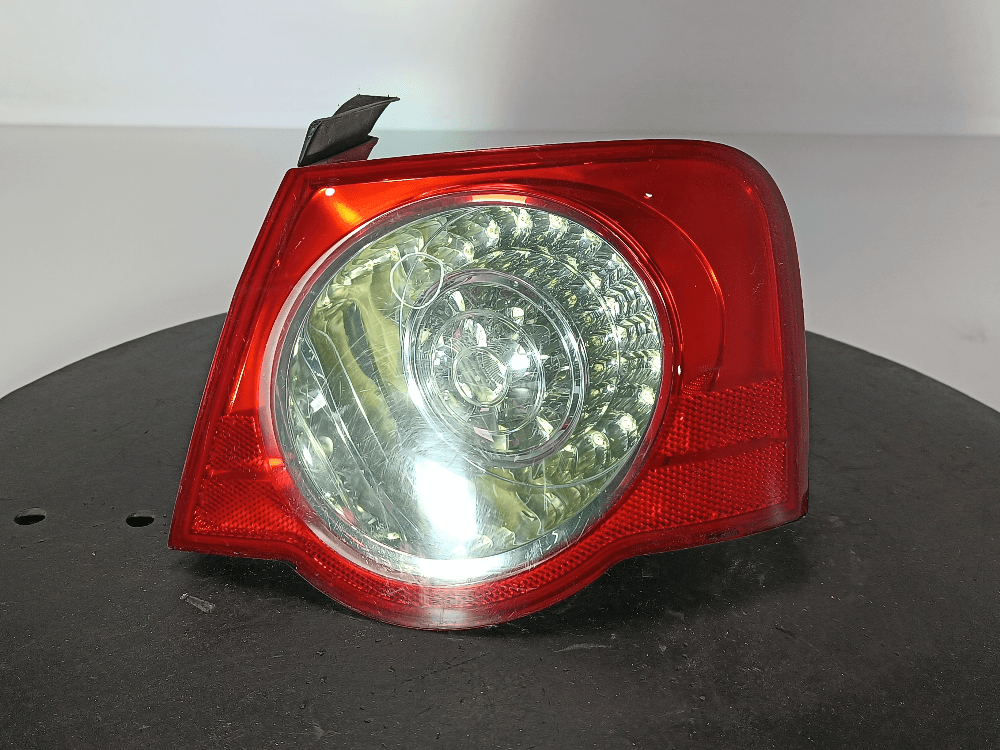 Фонарь задний правый к Volkswagen Passat B6 (05-10)