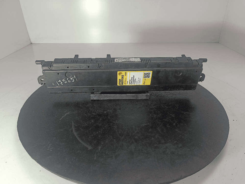 Щиток приборов (приборная панель) к Renault Scenic 2 (03-06)