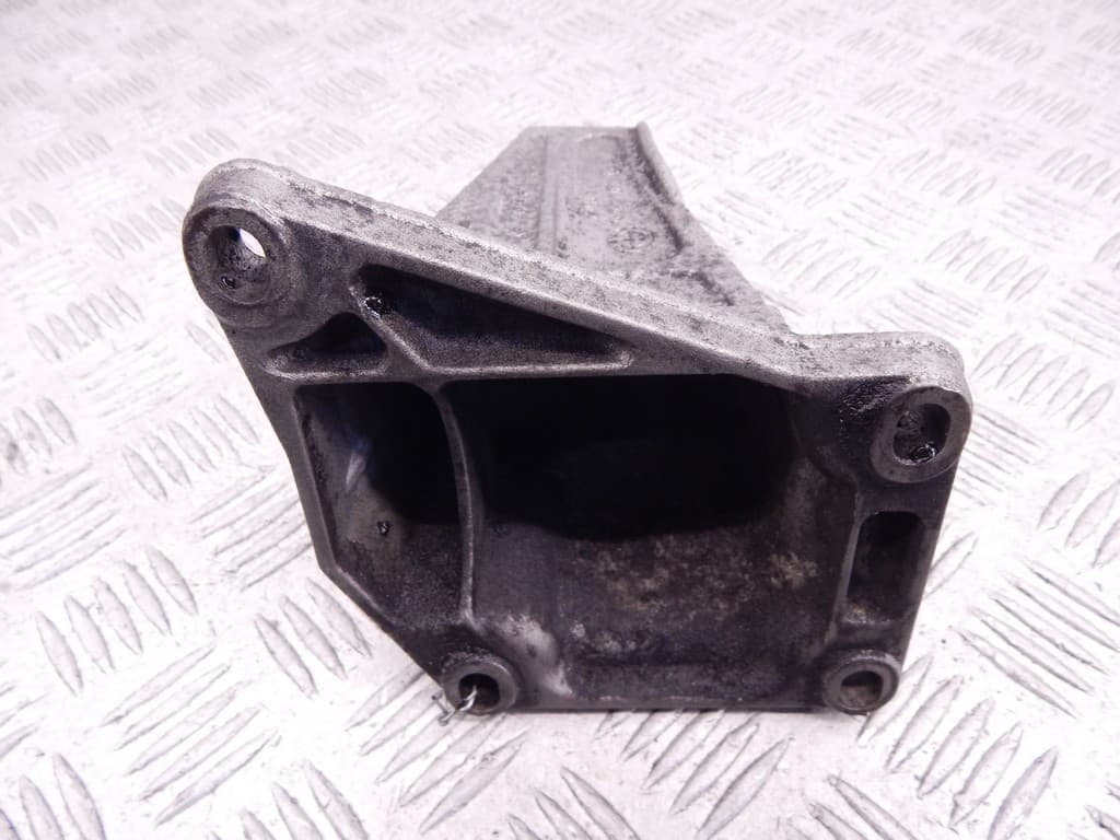 Кронштейн двигателя к BMW 3 E46 (97-03)