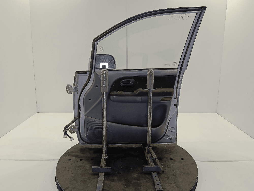 Дверь передняя правая к Hyundai Trajet (00-04)