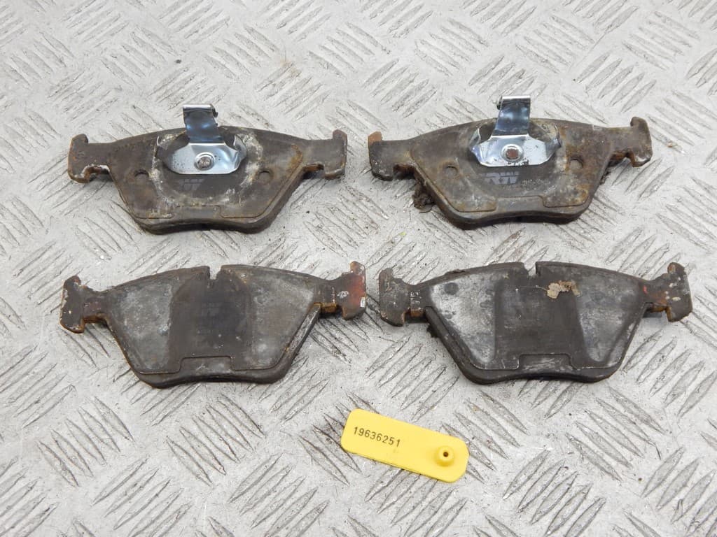 Тормозные колодки передние к BMW 5 E39 Рестайлинг (00-04)