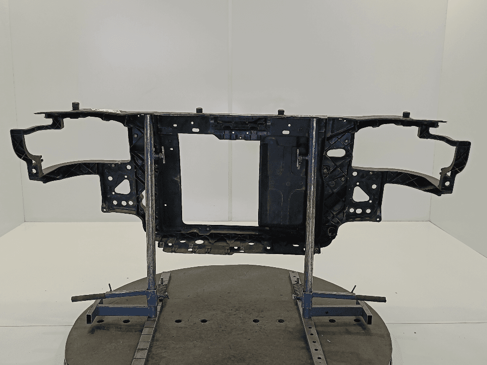 Передняя панель крепления облицовки (телевизор) к Hyundai Getz 1 (02-05)