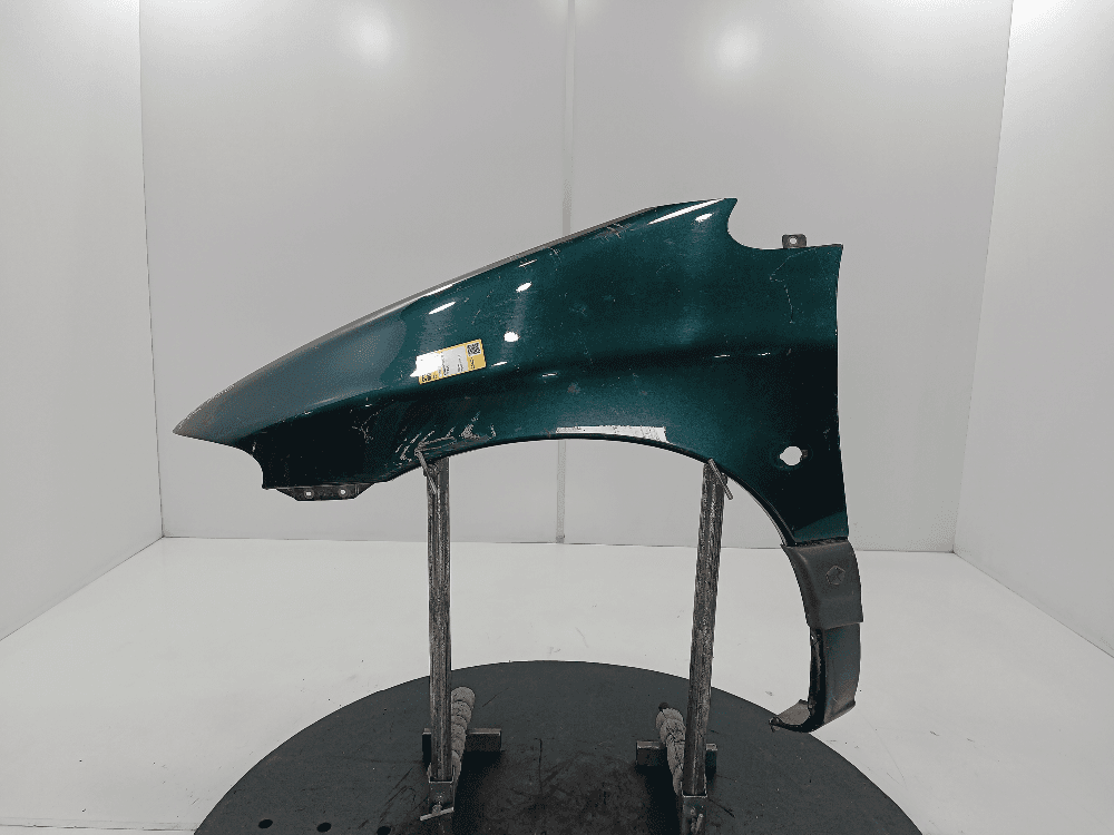 Крыло переднее левое к Chrysler Voyager 3 (95-01)