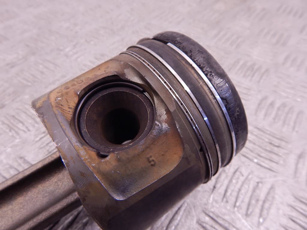 Поршень к BMW 3 E90/E91/E92/E93 (05-10)