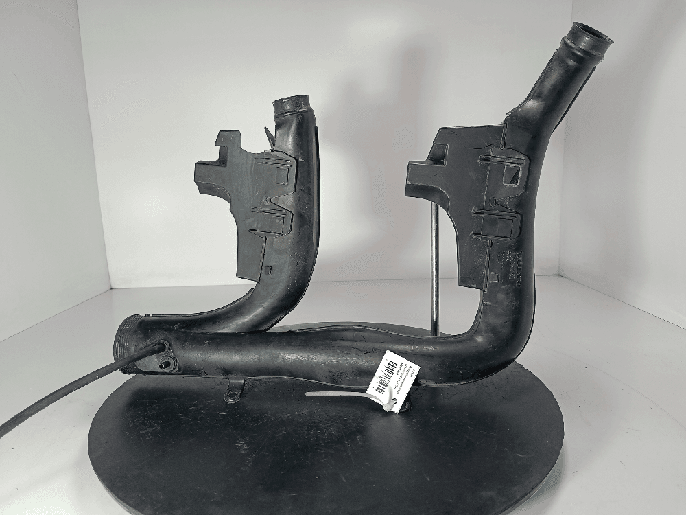 Патрубок интеркулера к Volvo XC90 1 (02-06)