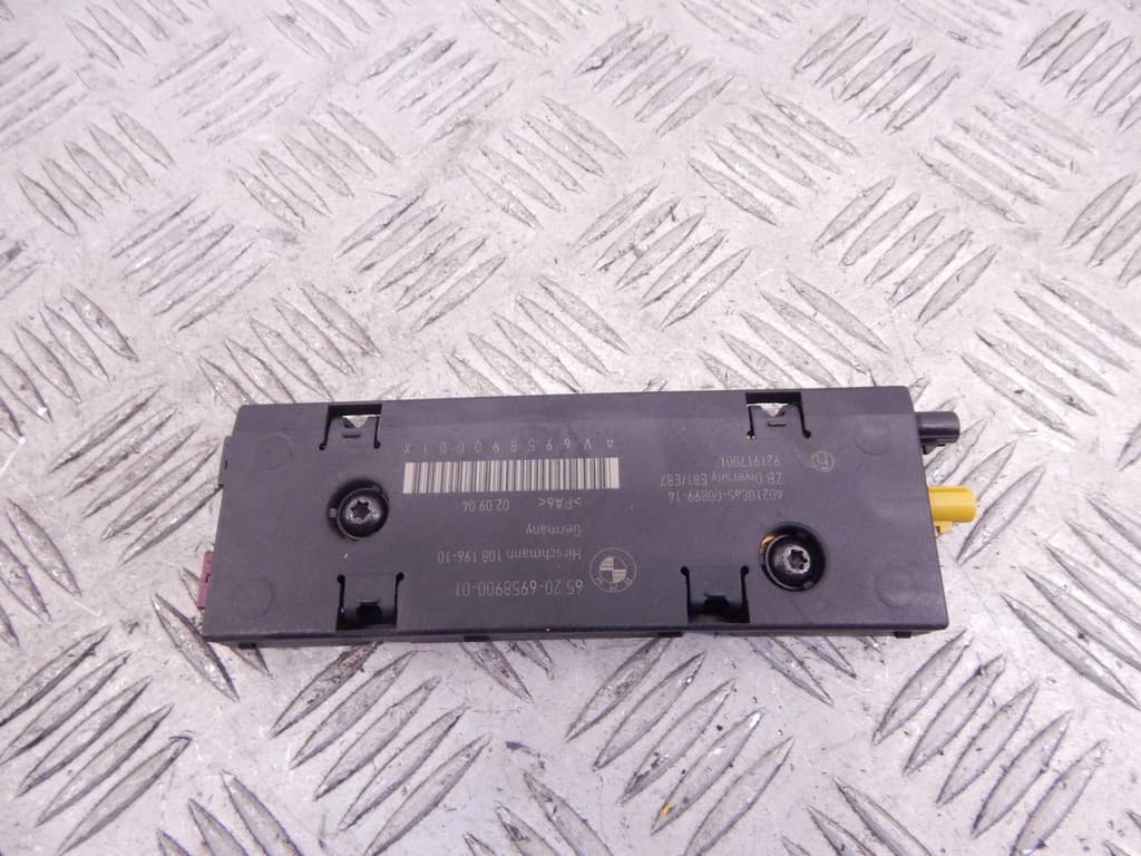 Усилитель антенны к BMW 1 E81/E82/E87/E88 (04-07)
