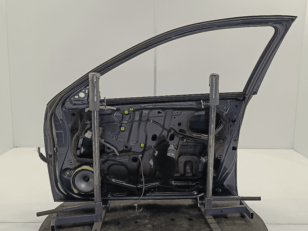 Дверь передняя правая к Honda Accord 7 (02-06)