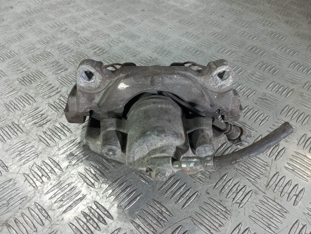 Суппорт передний левый к Audi A3 8P (03-05)