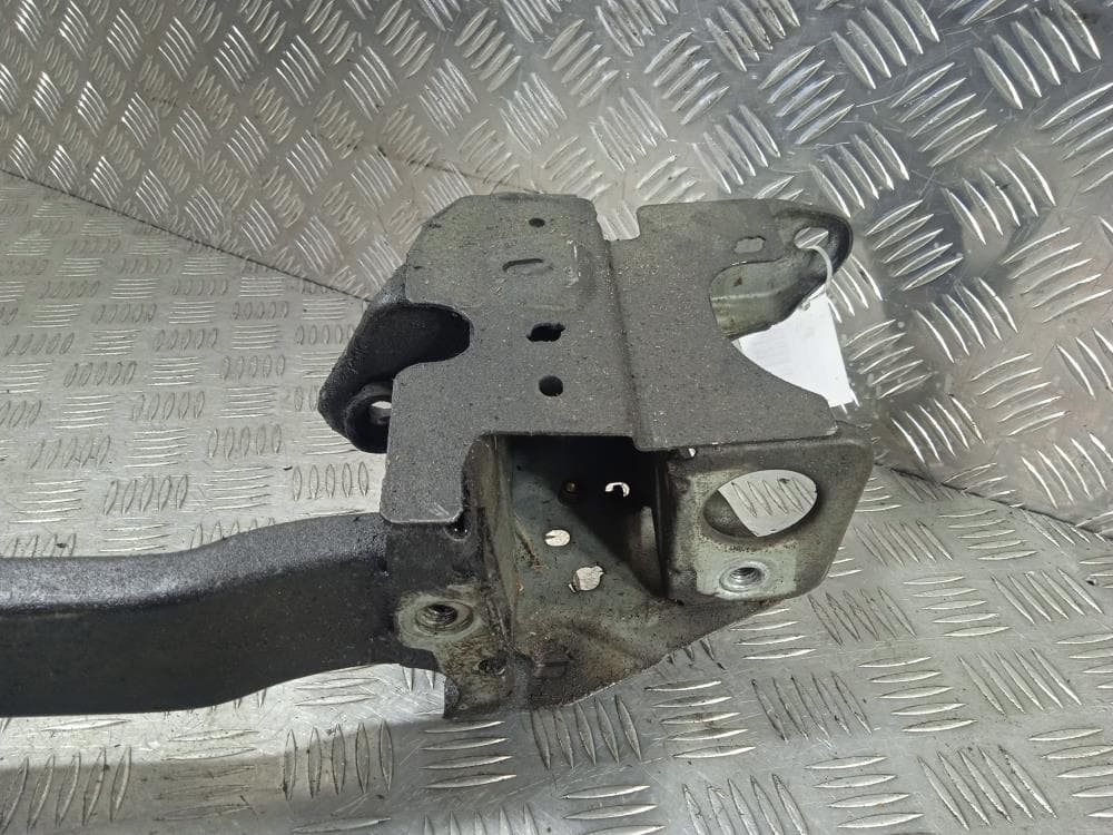 Передняя панель крепления облицовки (телевизор) к Renault Laguna 2 (01-05)