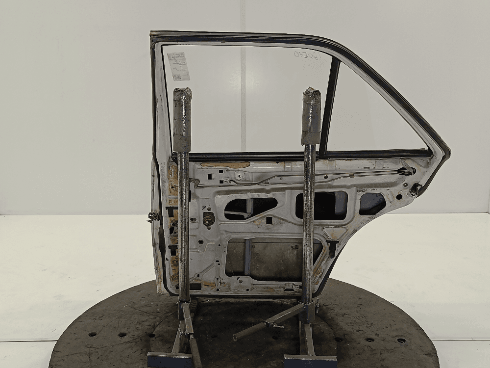 Дверь задняя правая к Mercedes 190 W201 (82-93)