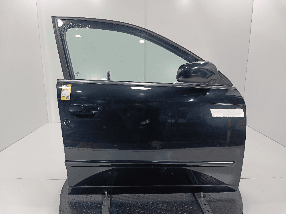 Дверь передняя правая к Audi A4 B7 (04-09)