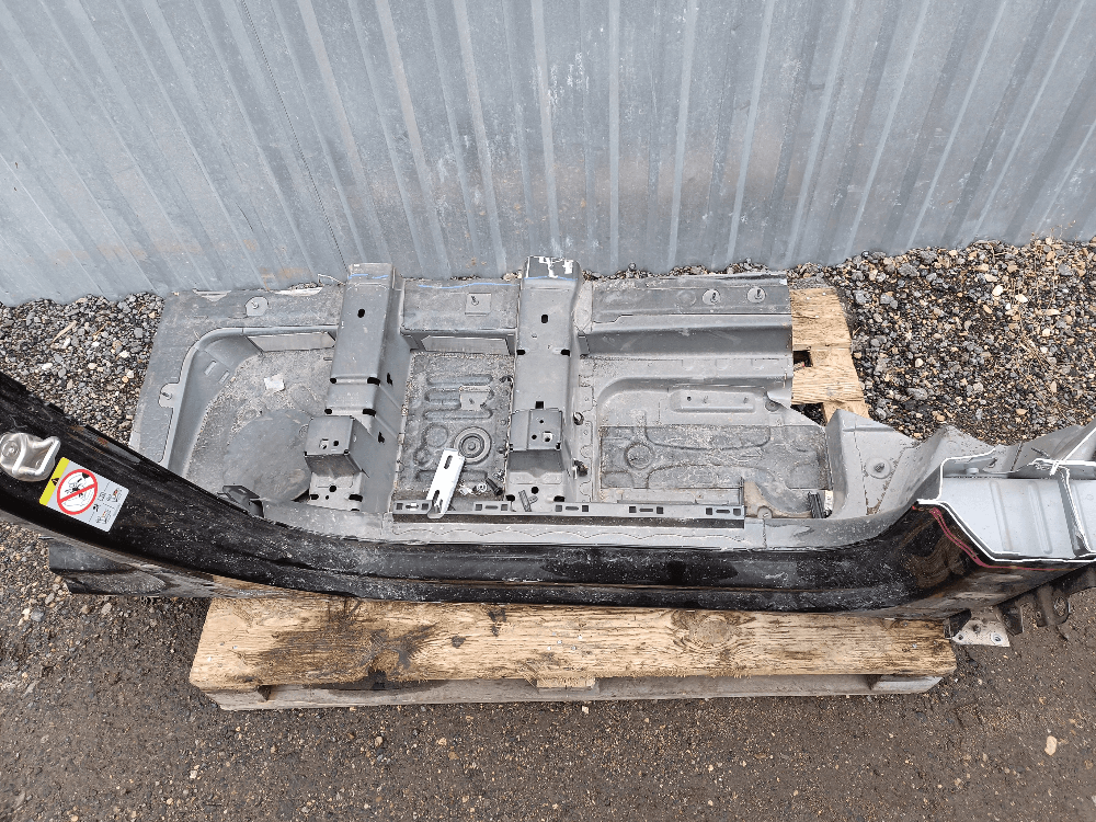 Стойка кузовная центральная правая к Volkswagen Touareg 3 (18-24)