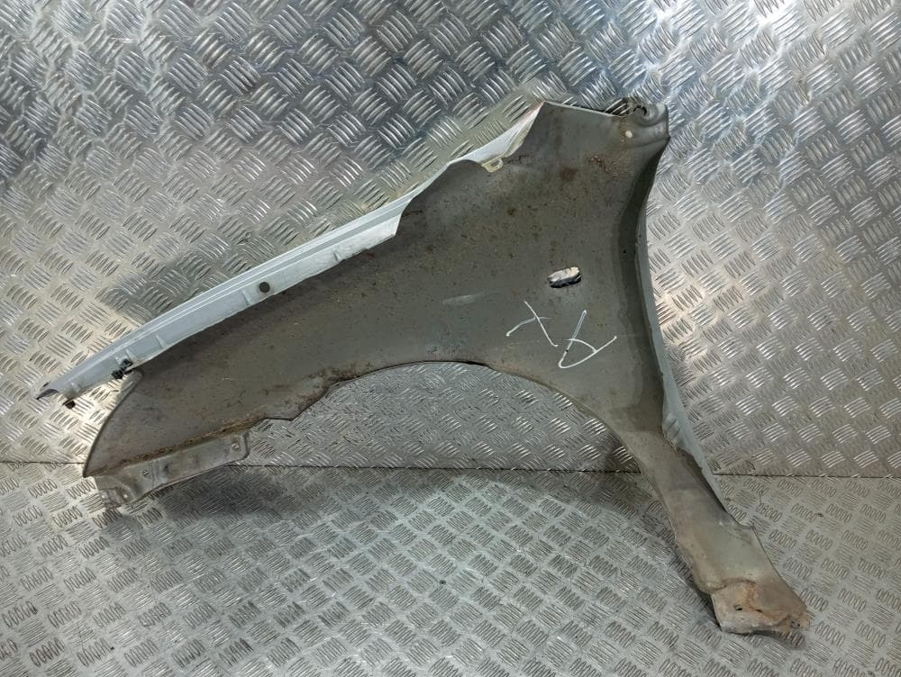Крыло переднее правое к Toyota Corolla E120/E130 (02-04)