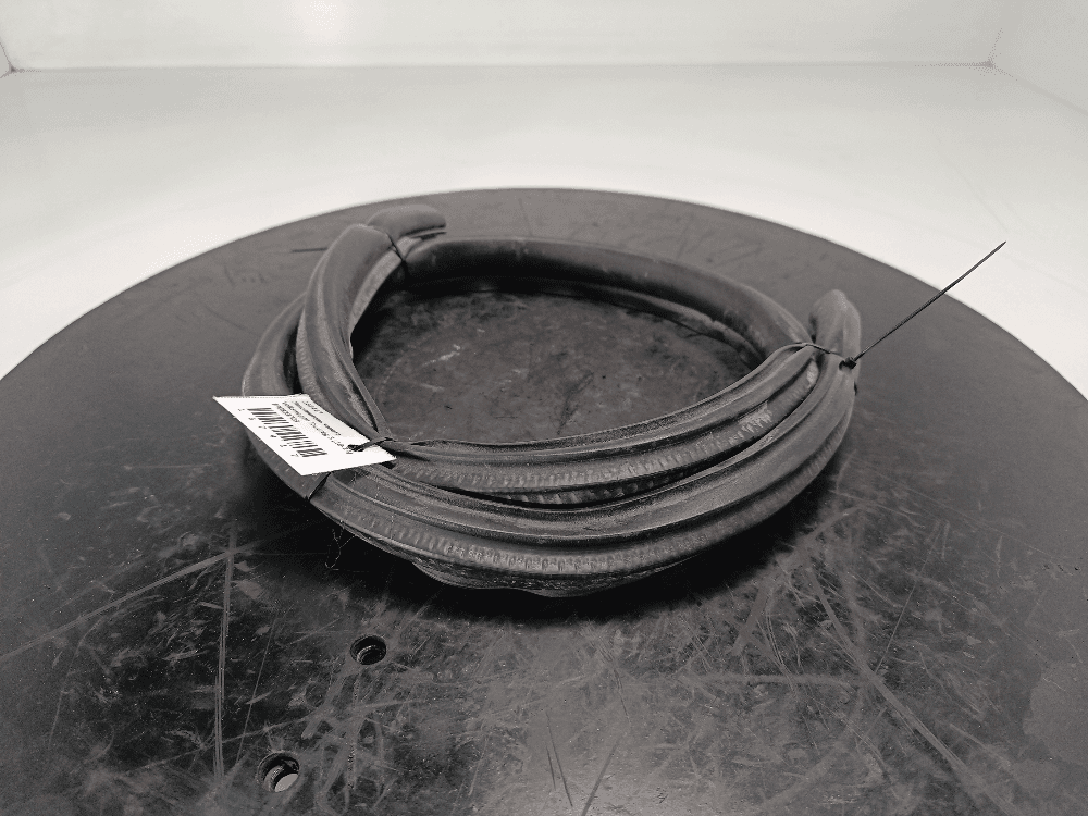 Уплотнитель капота к Volkswagen Touareg 3 (18-24)