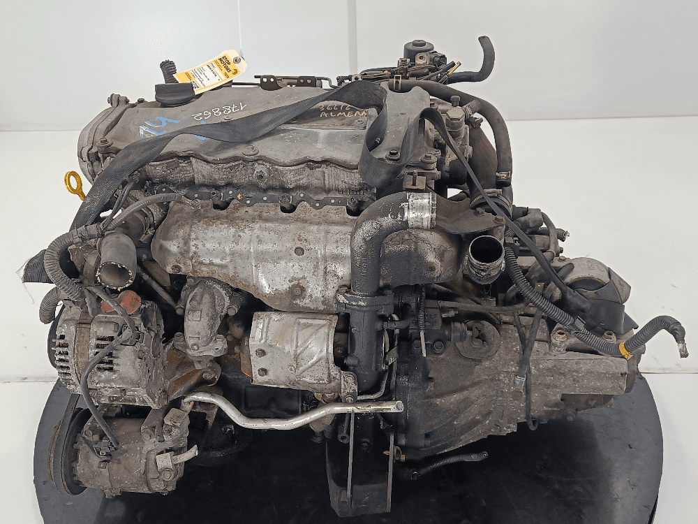 Двигатель к Nissan  Almera Tino (00-06)