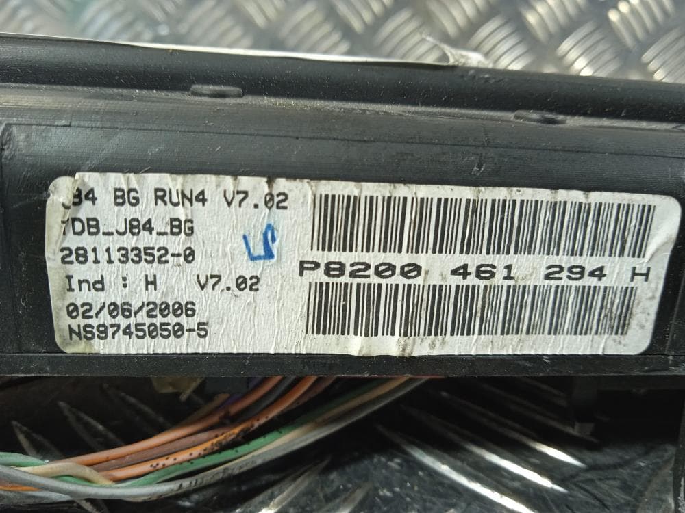 Щиток приборов (приборная панель) к Renault Scenic 2 (03-06)
