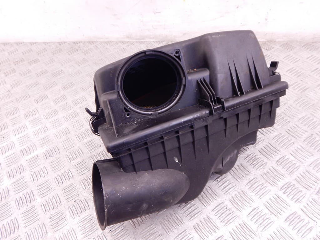 Корпус воздушного фильтра к BMW 6 E63/E64 (03-07)