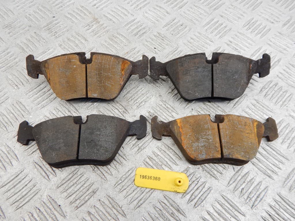 Тормозные колодки передние к BMW 5 E39 (95-00)