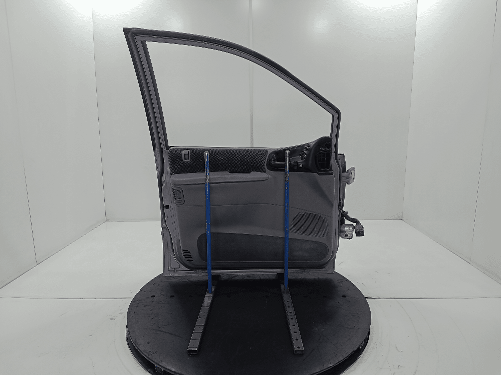 Дверь передняя левая к Chrysler Voyager 3 (95-01)