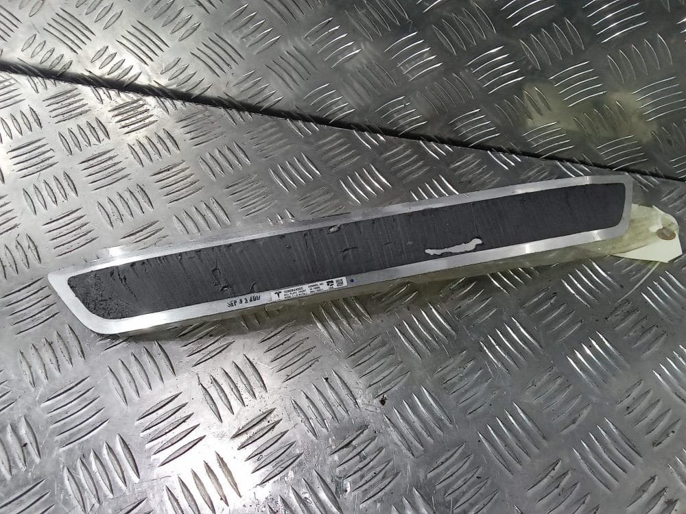 Накладка на порог к Tesla Model 3 (17-21)