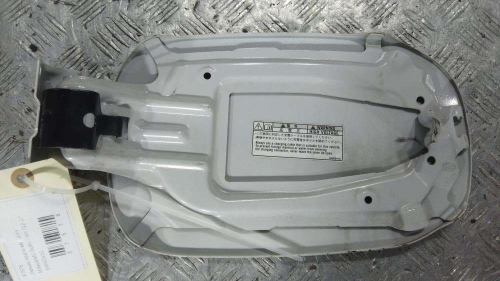 Лючок порта зарядки к Mitsubishi Outlander 3 Рестайлинг (14-16)