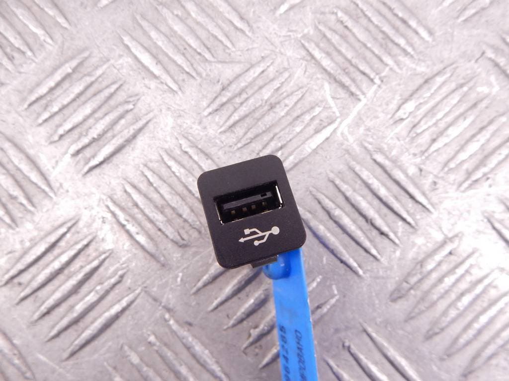 Разъем AUX / USB к BMW 7 F01/F02 (08-12)