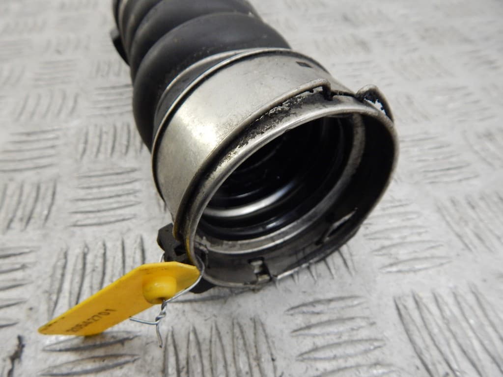 Патрубок интеркулера к BMW 5 F10/F11/F07 (09-13)