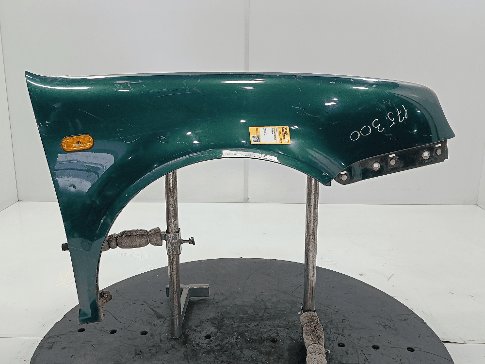 Крыло переднее правое к Volkswagen Golf 4 (97-06)