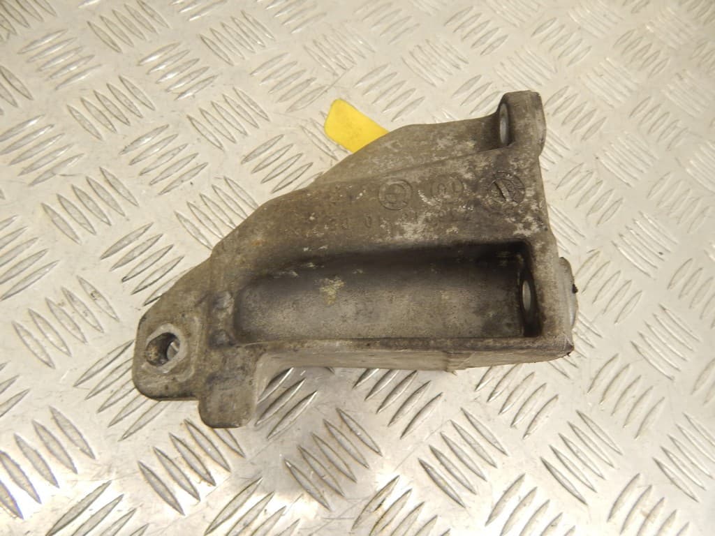 Кронштейн двигателя к BMW 1 F20/F21 (11-15)