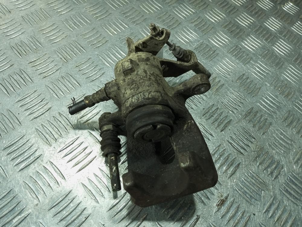 Суппорт задний левый к Alfa Romeo 147 (00-04)