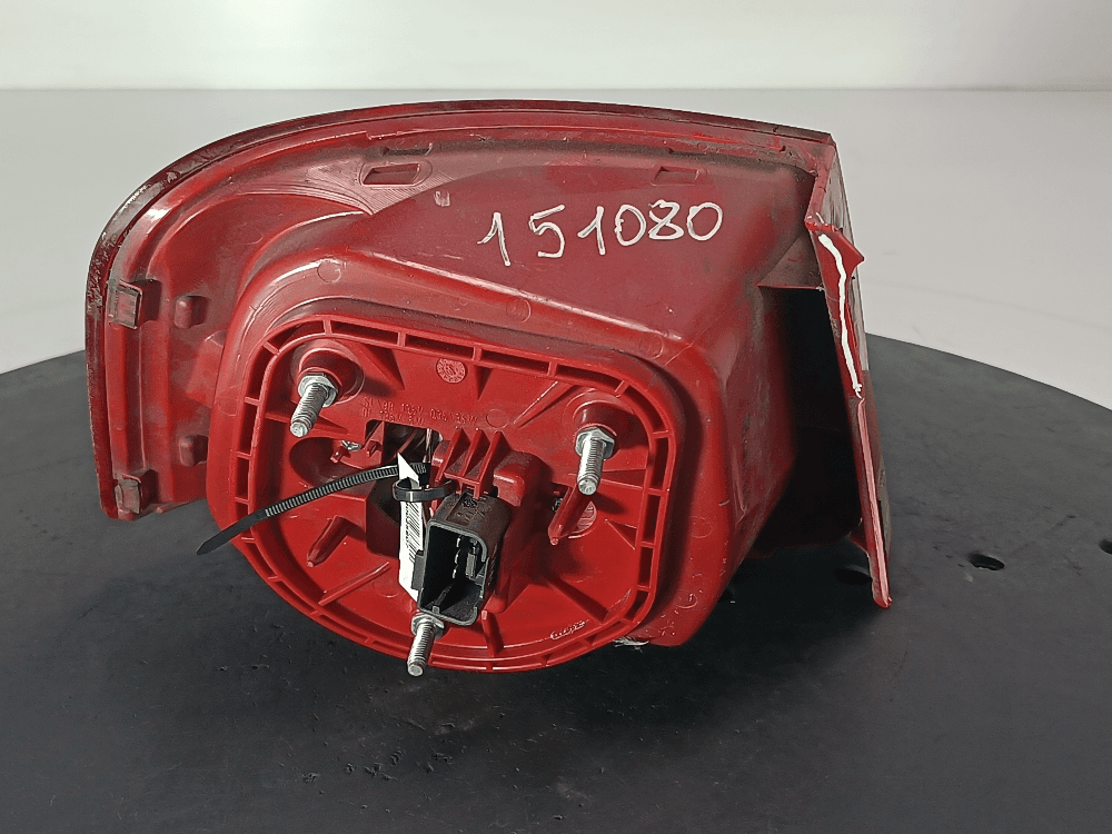 Фонарь задний правый к Volkswagen Passat B6 (05-10)