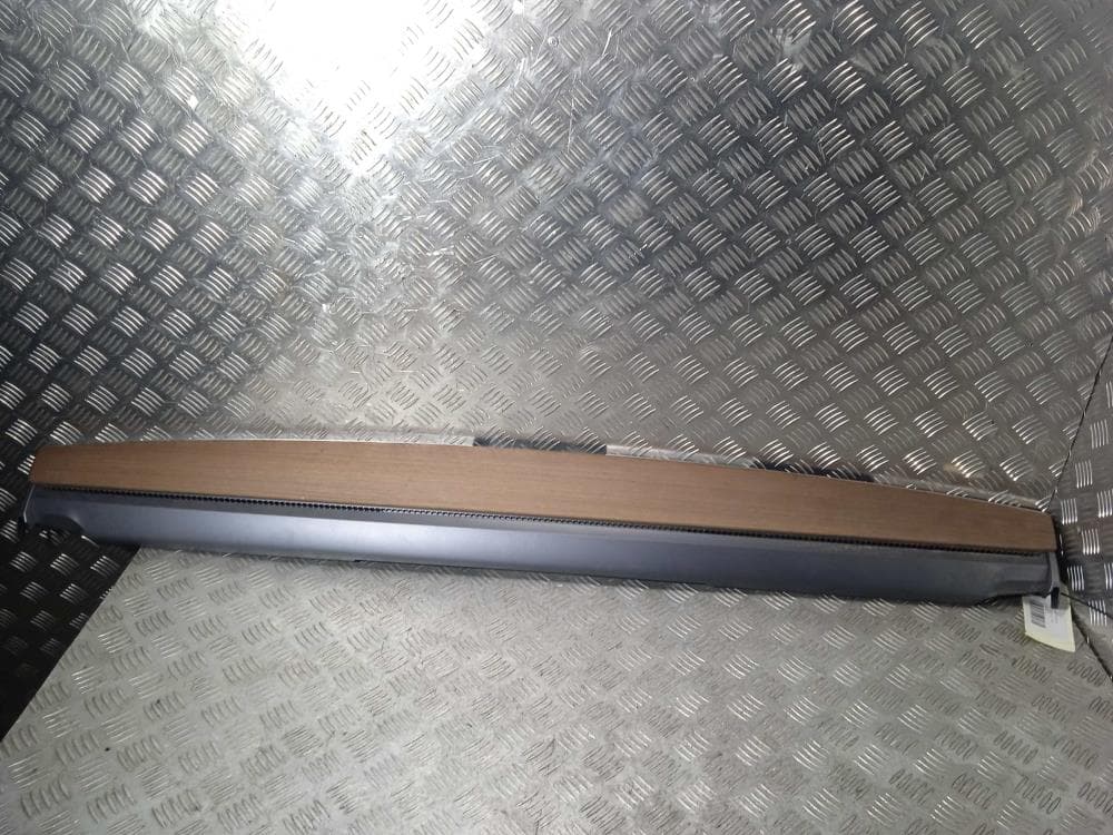 Накладка декоративная на торпедо к Tesla Model 3 (17-21)
