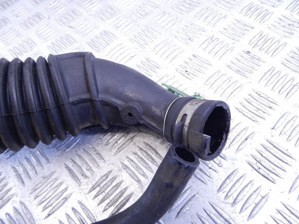 Патрубок интеркулера к Renault Scenic 2 Рестайлинг (06-09)
