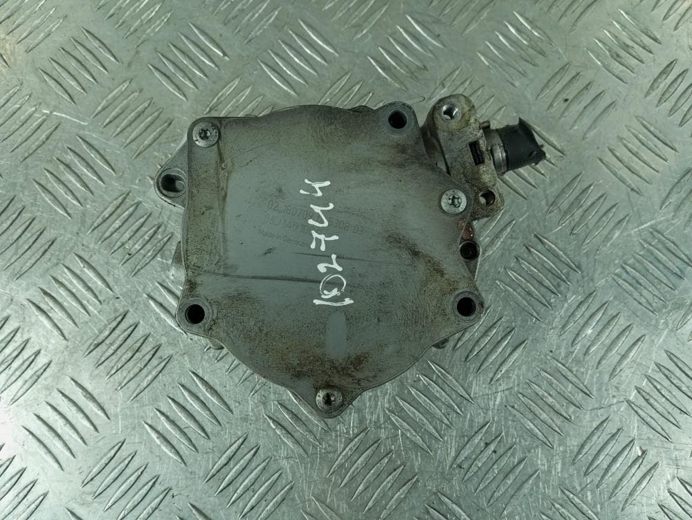 Насос вакуумный к Audi A4 B8/8K (07-11)