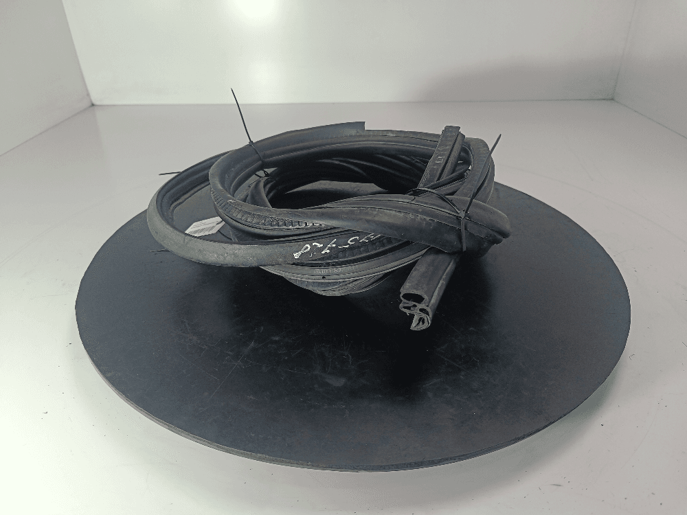 Уплотнитель к Volkswagen Transporter T5 (10-15)