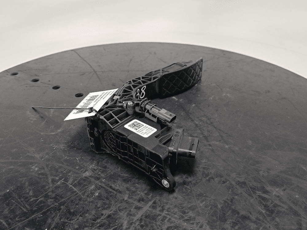 Педаль газа к Volkswagen Touareg 3 (18-24)