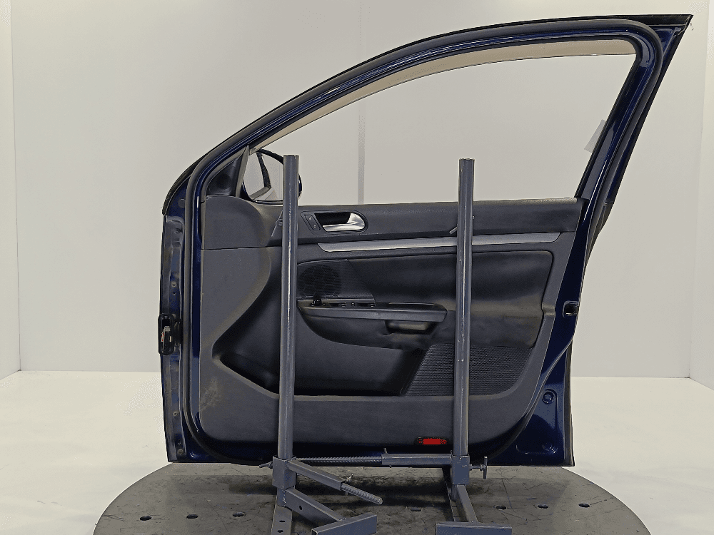 Дверь передняя правая к Volkswagen Golf 5 (03-09)