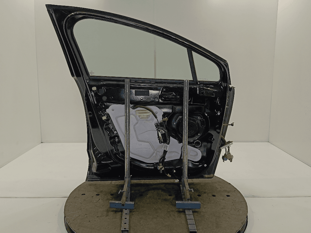 Дверь передняя левая к Peugeot 5008 1 (09-13)