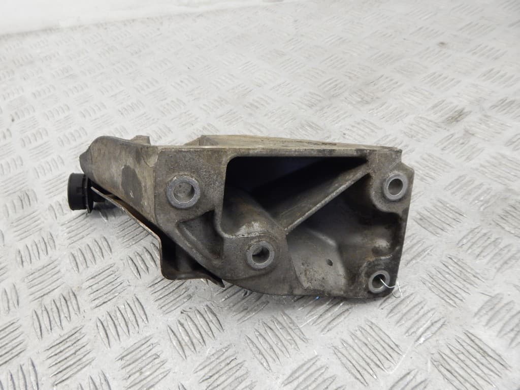 Кронштейн двигателя к BMW X5 E70 (06-10)