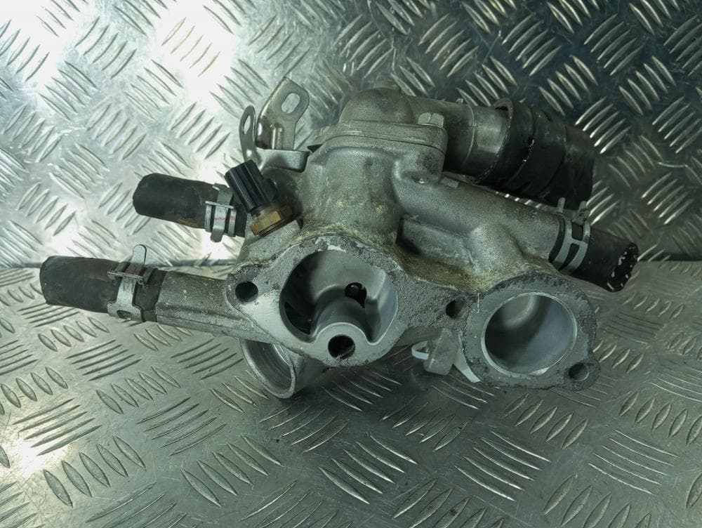 Корпус термостата к Mitsubishi Outlander 3 Рестайлинг (14-16)
